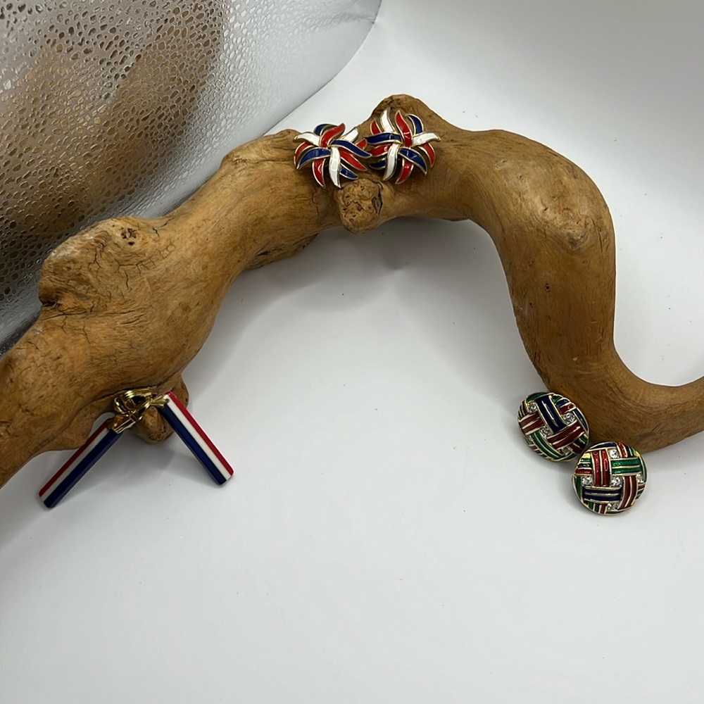 Vintage Trifari Enamel Mod Flower Red White Blue Clipons Lot
